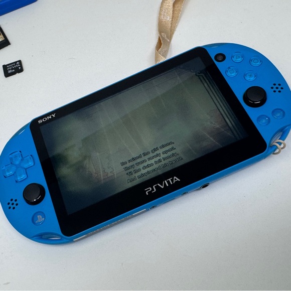 PS VITA PCH-2001 blue memory card , pokemon 3ds  case and 3 games - Picture 10 of 10